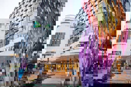 Productdata op dezelfde manier delen Zo helpen we de wereld vooruit - MST Hoofdingang