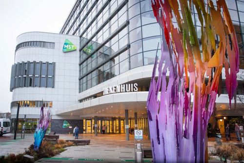 Erasmus MC: 'Het is ideaal om klein te beginnen' - MST Hoofdingang