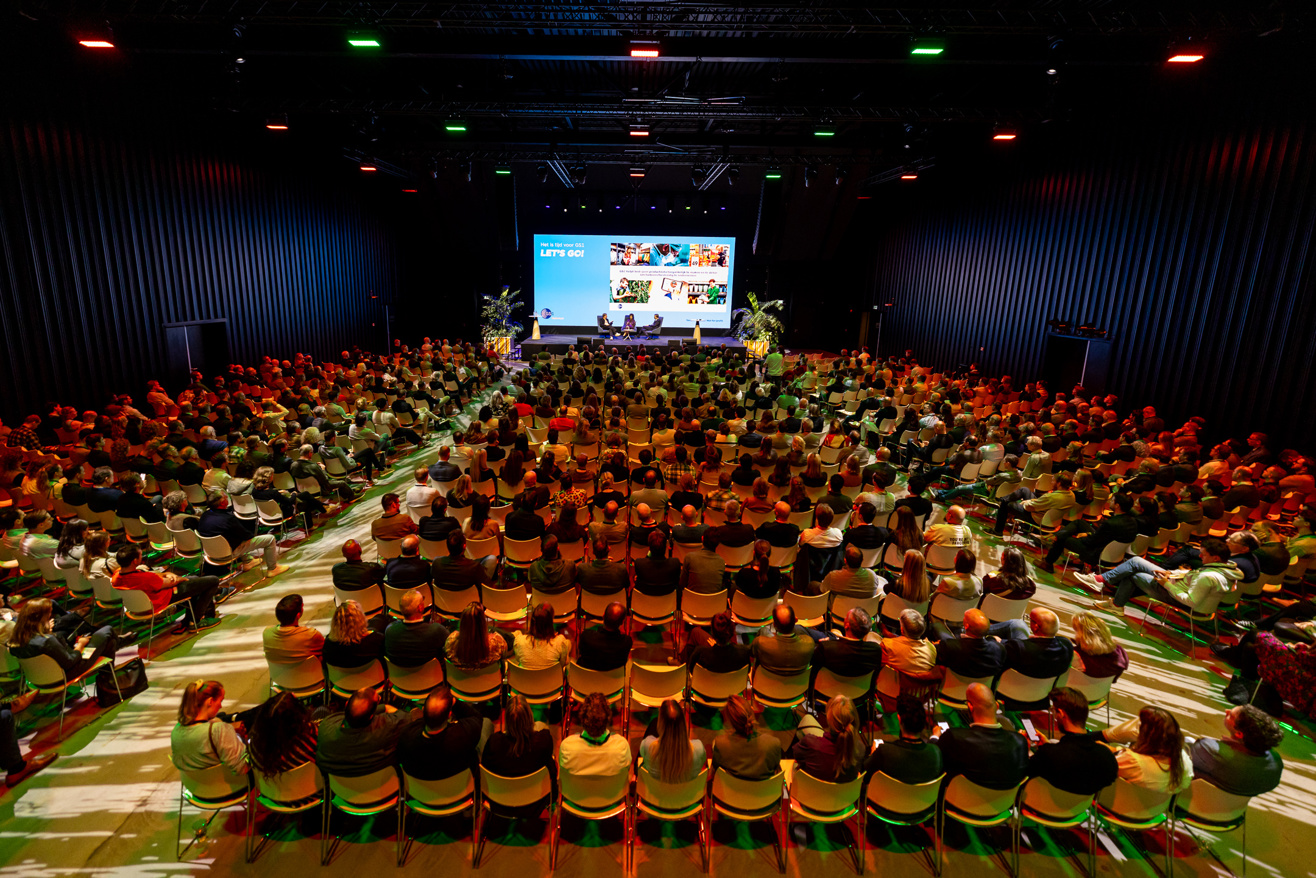 Bruisend GS1 congres inspireert: samenwerken aan een toekomstbestendige keten met betrouwbare productdata - GS1 Congres Zaal