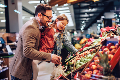 GS1 Graded L&D Man En Kind Bij Fruitschap In Supermarkt PRESENTATIE