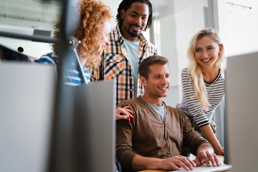 Pakketten & aanmelden - Shutterstock 2528515093